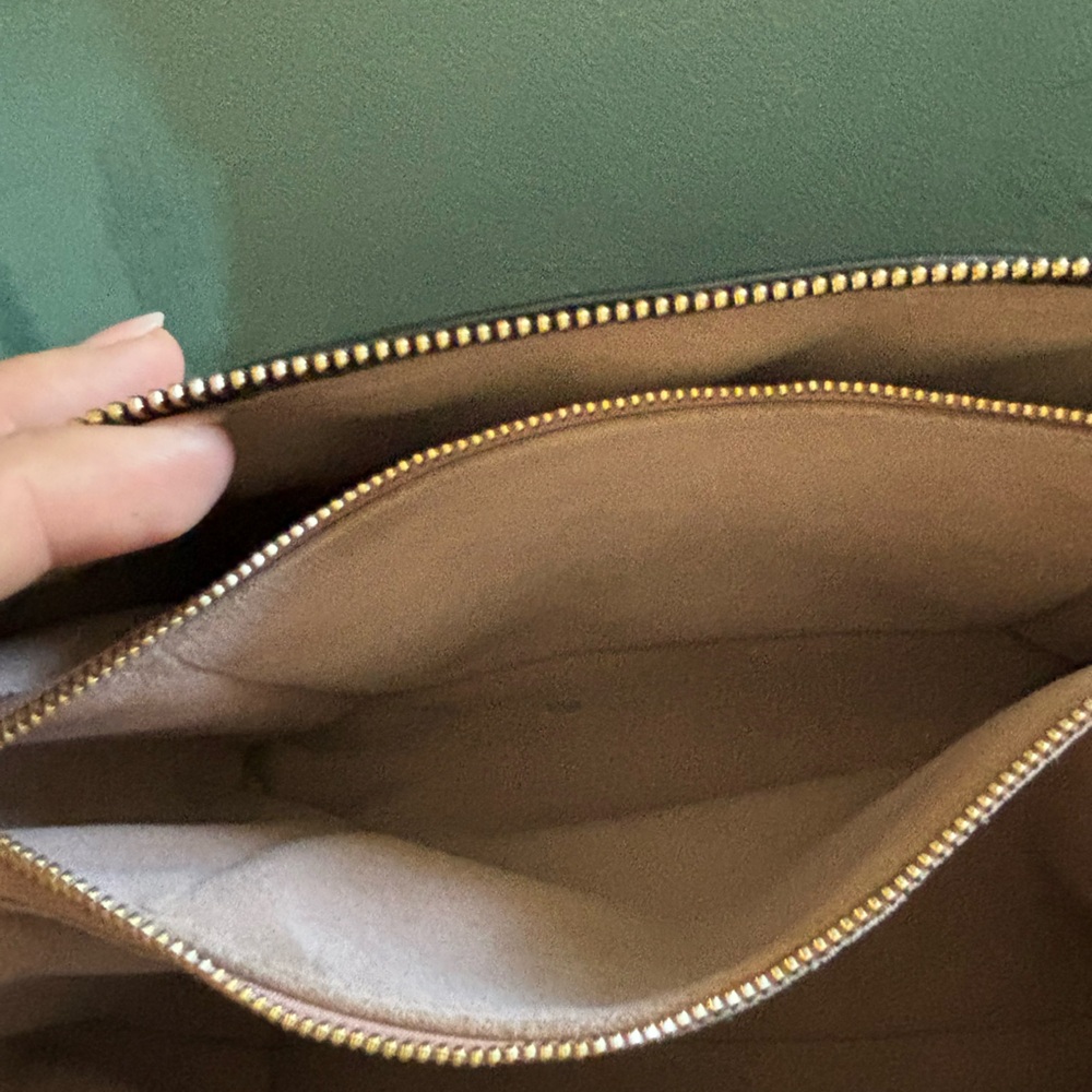 Louis Vuitton Coussin PM - Picture 3 of 6